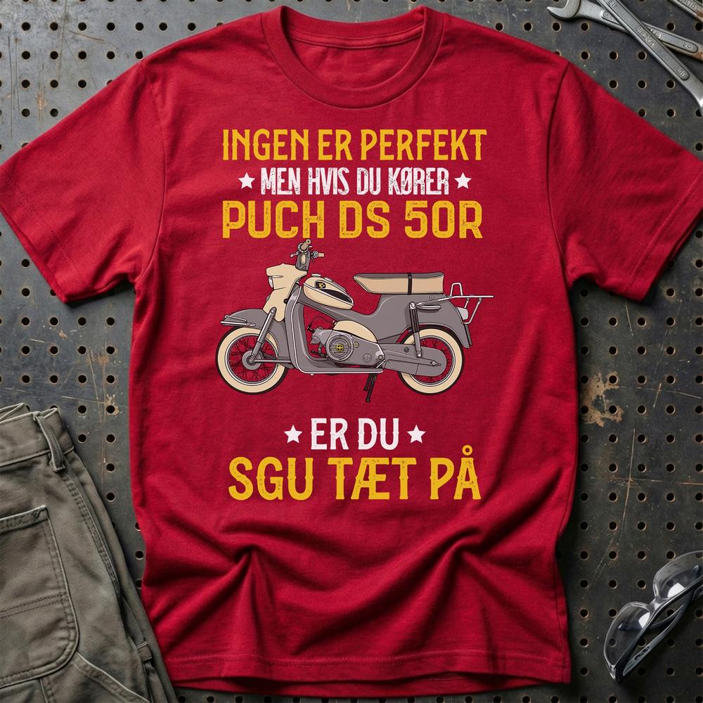 Puch - Ingen Er Perfekt Men Hvis Du Kører Puch DS 50R Er Du Sgu Tæt På Unisex T-Shirt , Bomuld-Beklædning-Puch-Rød-S-Garage Culture Shop- garage - man cave - merchandise