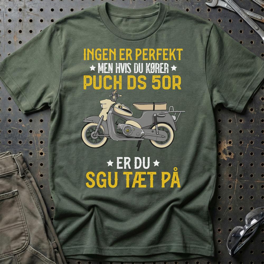 Puch - Ingen Er Perfekt Men Hvis Du Kører Puch DS 50R Er Du Sgu Tæt På Unisex T-Shirt , Bomuld-Beklædning-Puch-Grøn Militær-S-Garage Culture Shop- garage - man cave - merchandise