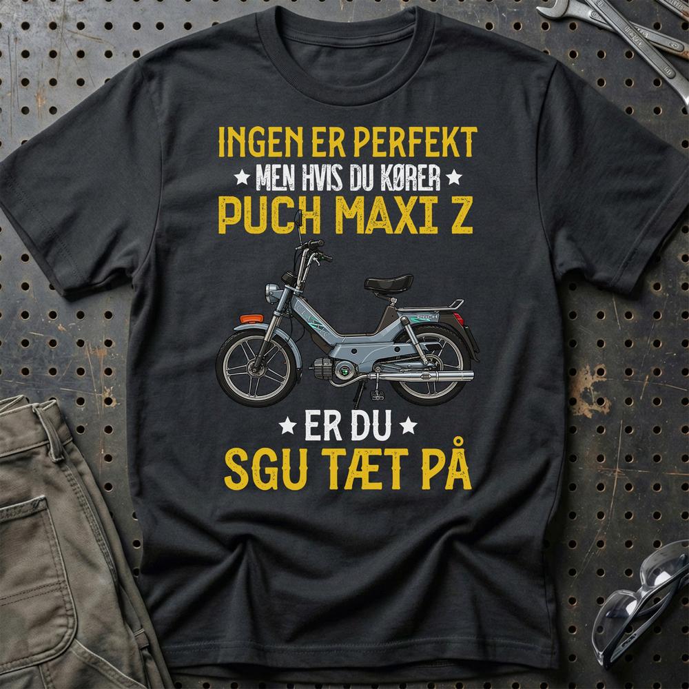 Puch - Ingen Er Perfekt Men Hvis Du Kører Puch MAXI Z Er Du Sgu Tæt På T-Shirt-Beklædning-Puch-Sort-S-Garage Culture Shop- garage - man cave - merchandise