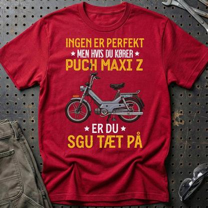 Puch - Ingen Er Perfekt Men Hvis Du Kører Puch MAXI Z Er Du Sgu Tæt På Unisex T-Shirt , Bomuld-Beklædning-Puch-Rød-S-Garage Culture Shop- garage - man cave - merchandise