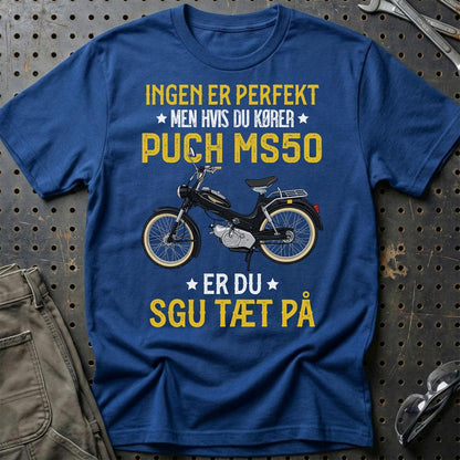 Puch - Ingen Er Perfekt Men Hvis Du Kører Puch MS50 Er Du Sgu Tæt På Unisex T-Shirt , Bomuld-Beklædning-Puch-Blå Royal-S-Garage Culture Shop- garage - man cave - merchandise