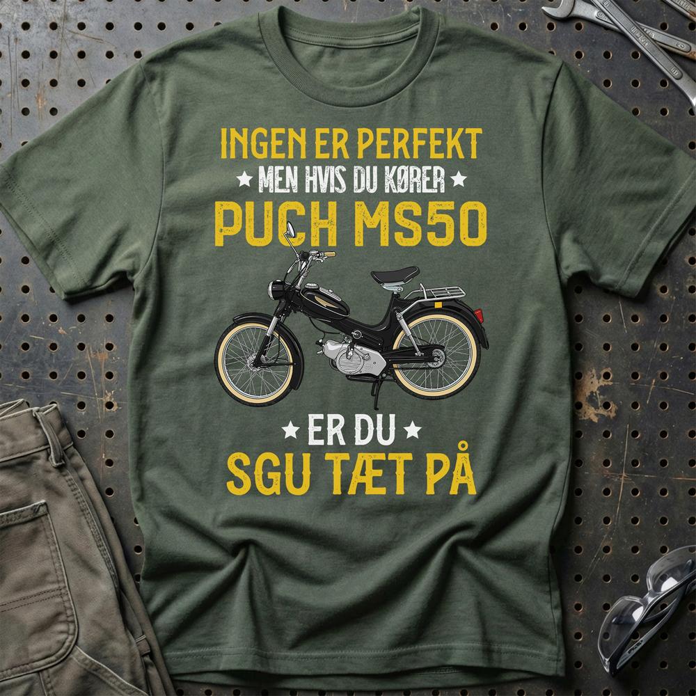Puch - Ingen Er Perfekt Men Hvis Du Kører Puch MS50 Er Du Sgu Tæt På Unisex T-Shirt , Bomuld-Beklædning-Puch-Grøn Militær-S-Garage Culture Shop- garage - man cave - merchandise