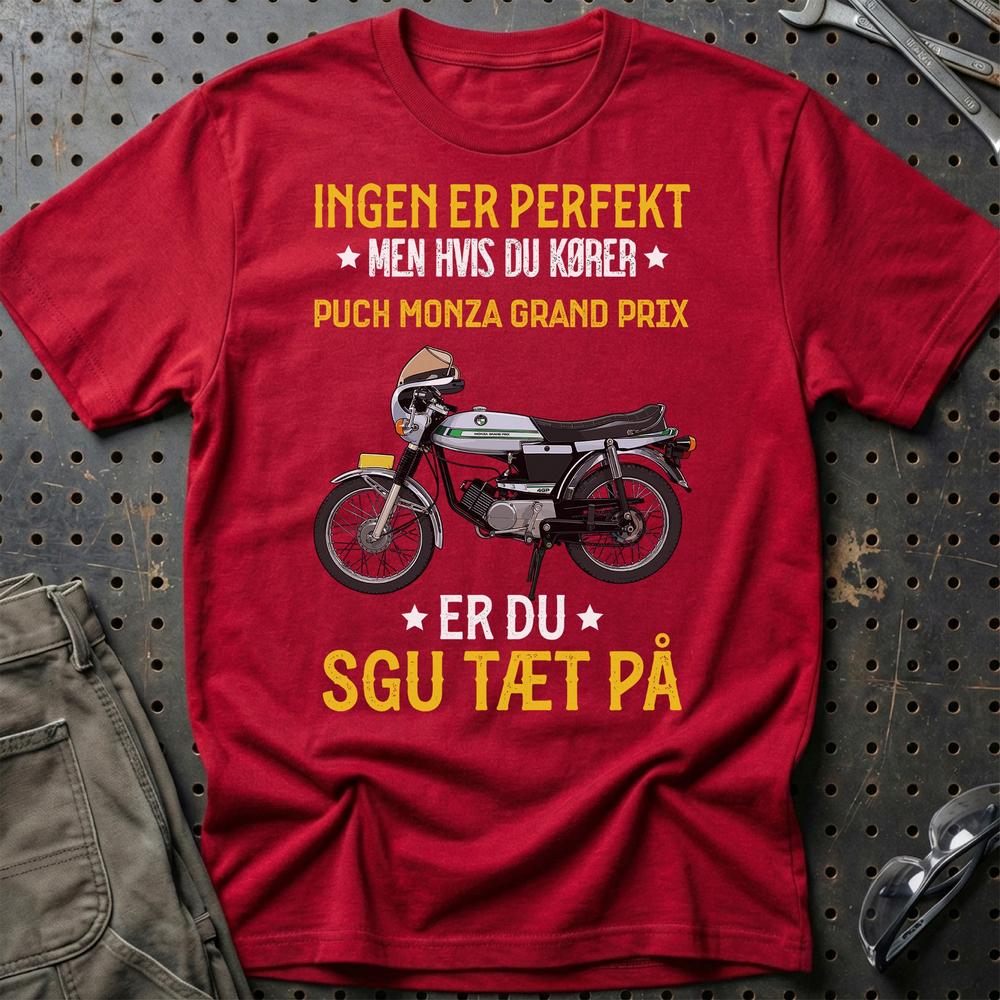 Puch - Ingen Er Perfekt Men Hvis Du Kører Puch Monza Grand Prix Er Du Sgu Tæt På T-Shirt-Beklædning-Puch-Rød-S-Garage Culture Shop- garage - man cave - merchandise
