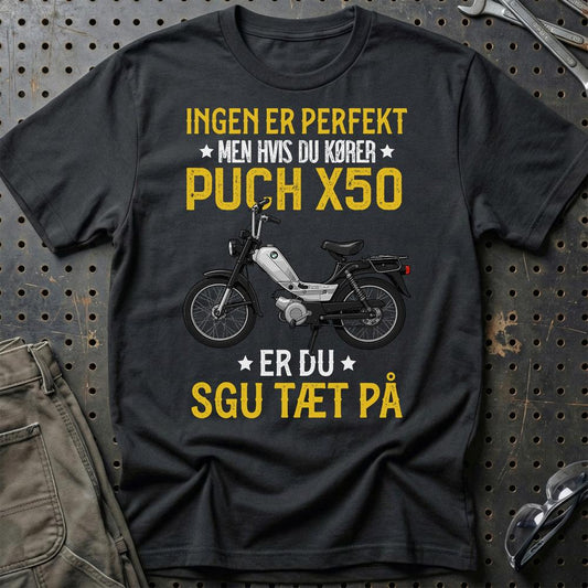 Puch - Ingen Er Perfekt Men Hvis Du Kører Puch X 50 Er Du Sgu Tæt På Unisex T-Shirt , Bomuld-Beklædning-Puch-Sort-S-Garage Culture Shop- garage - man cave - merchandise