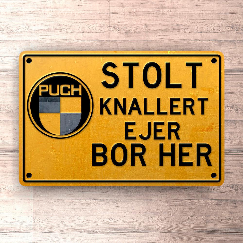 Puch - Stolt Puch Knallert Ejer Bor Her Skilte, Musemåtte, Dørmåtte-Skilte-Puch-Garage Culture Shop- garage - man cave - merchandise