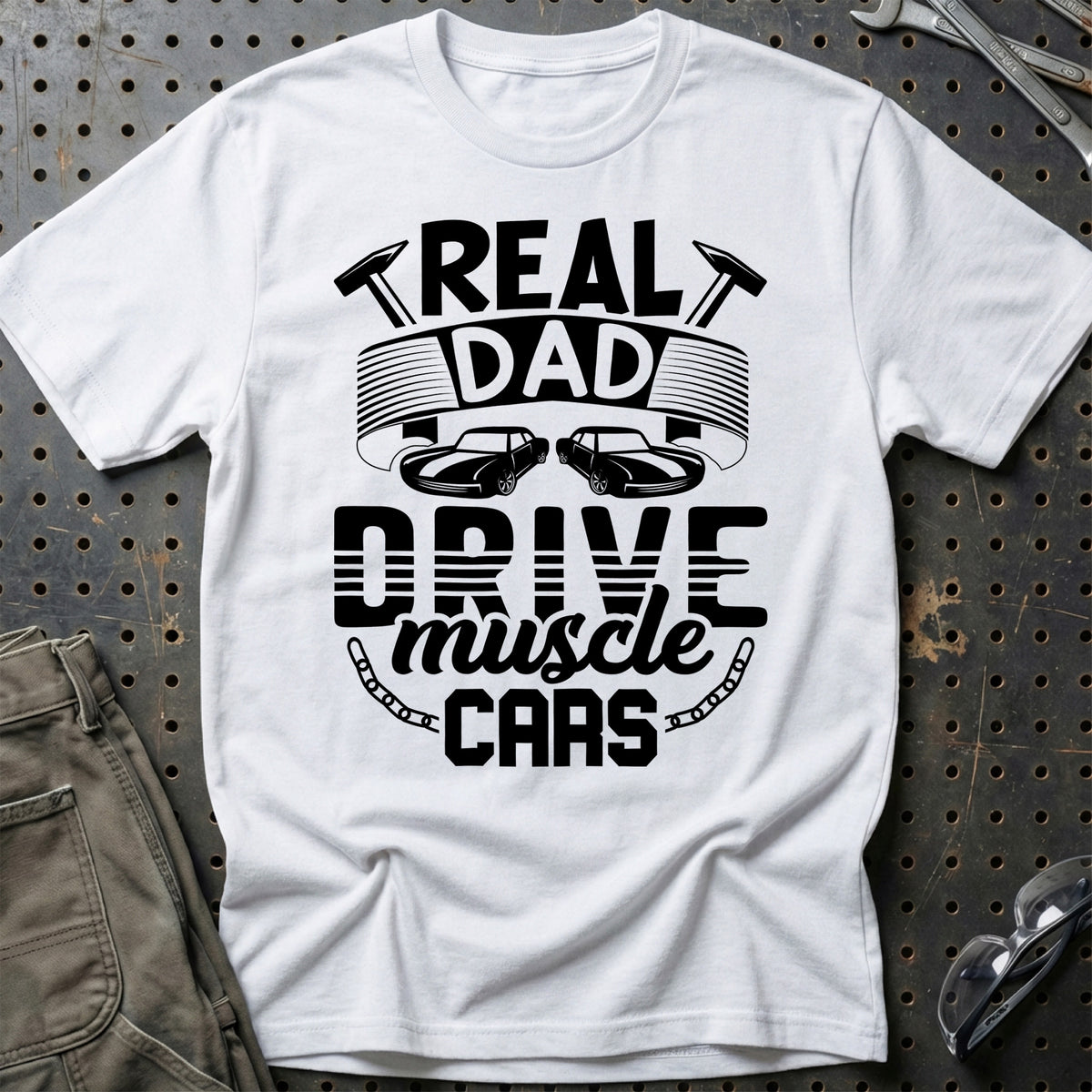 
Real Dad Drive Muscle Car T-Shirt – Hvid