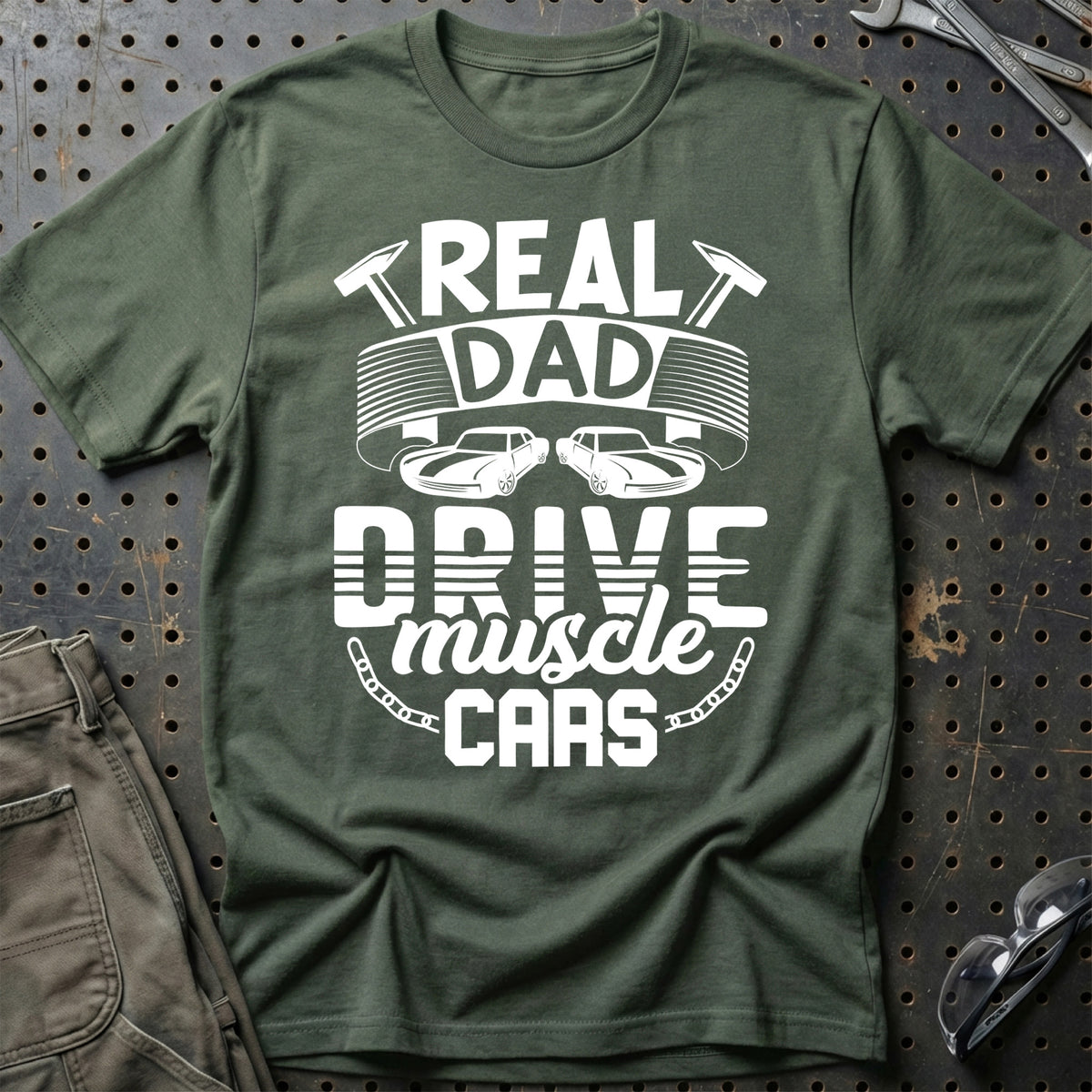 
Real Dad Drive Muscle Car T-Shirt – Grøn Militær