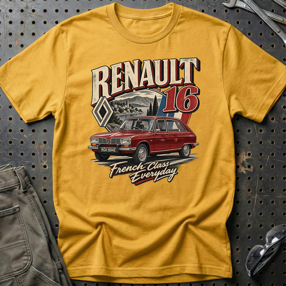 
Renault 16 – French Class Everyday T-Shirt – Guld