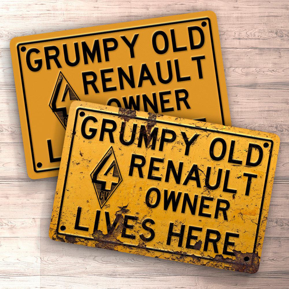 Renault 4Cv Grumpy Old Renault 4Cv Owner Lives Here Skilte, Musemåtte, Dørmåtte-Skilte-Renault-Garage Culture Shop- garage - man cave - merchandise