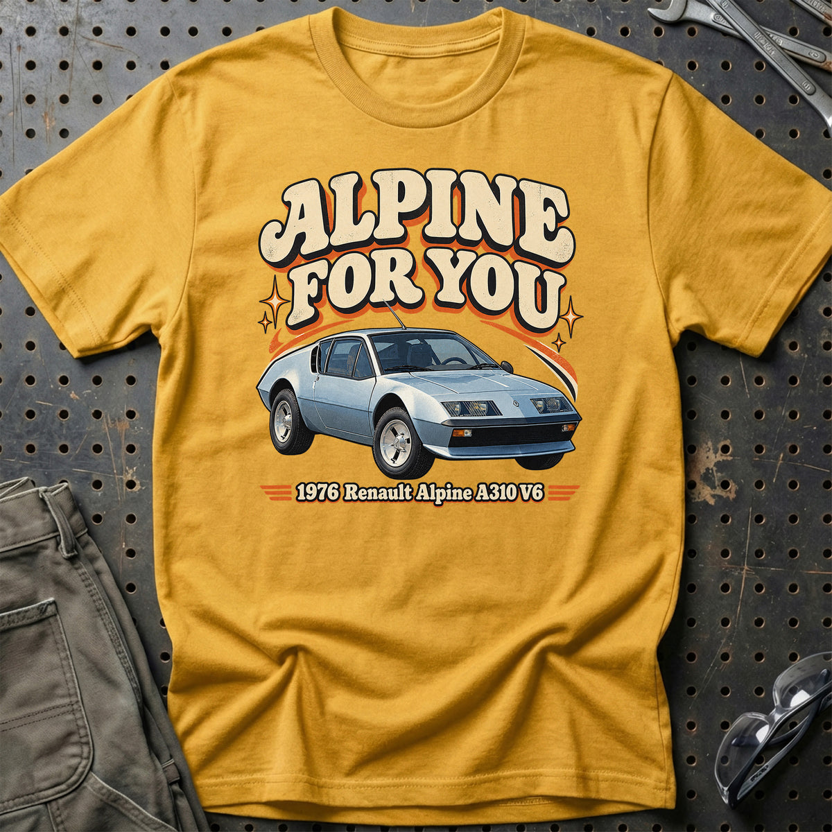 
Renault Alpine A310 V6 1976 – Alpine for You T-Shirt – Guld