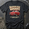 
Renault Dauphine Gordini 1962 – Dauphine-itely Groovy T-Shirt – Sort