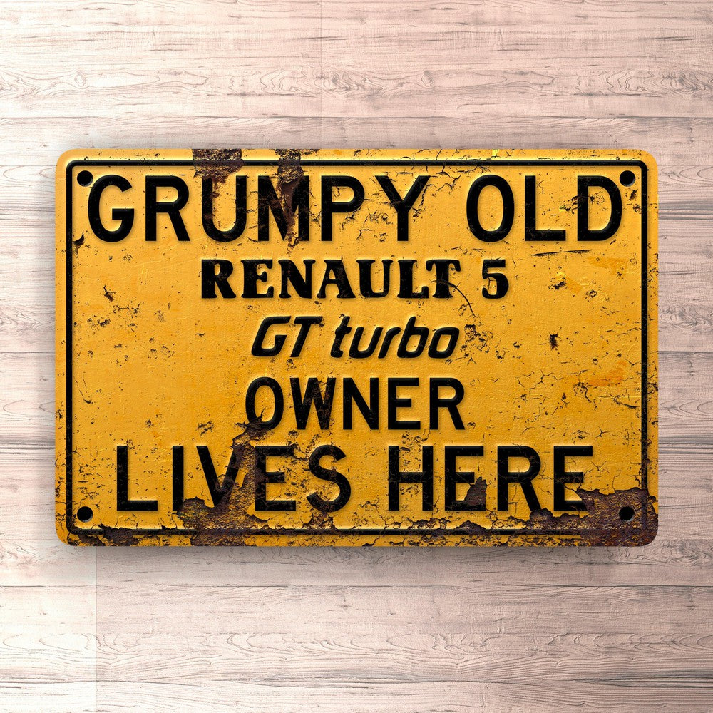 Renault Gt Turbo 5 Grumpy Old Renault Gt Turbo 5 Owner Lives Here Skilte, Musemåtte, Dørmåtte-Skilte-Renault-Garage Culture Shop- garage - man cave - merchandise