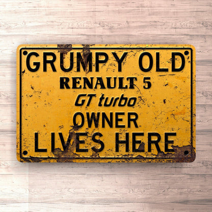 Renault Gt Turbo 5 Grumpy Old Renault Gt Turbo 5 Owner Lives Here Skilte, Musemåtte, Dørmåtte-Skilte-Renault-Garage Culture Shop- garage - man cave - merchandise