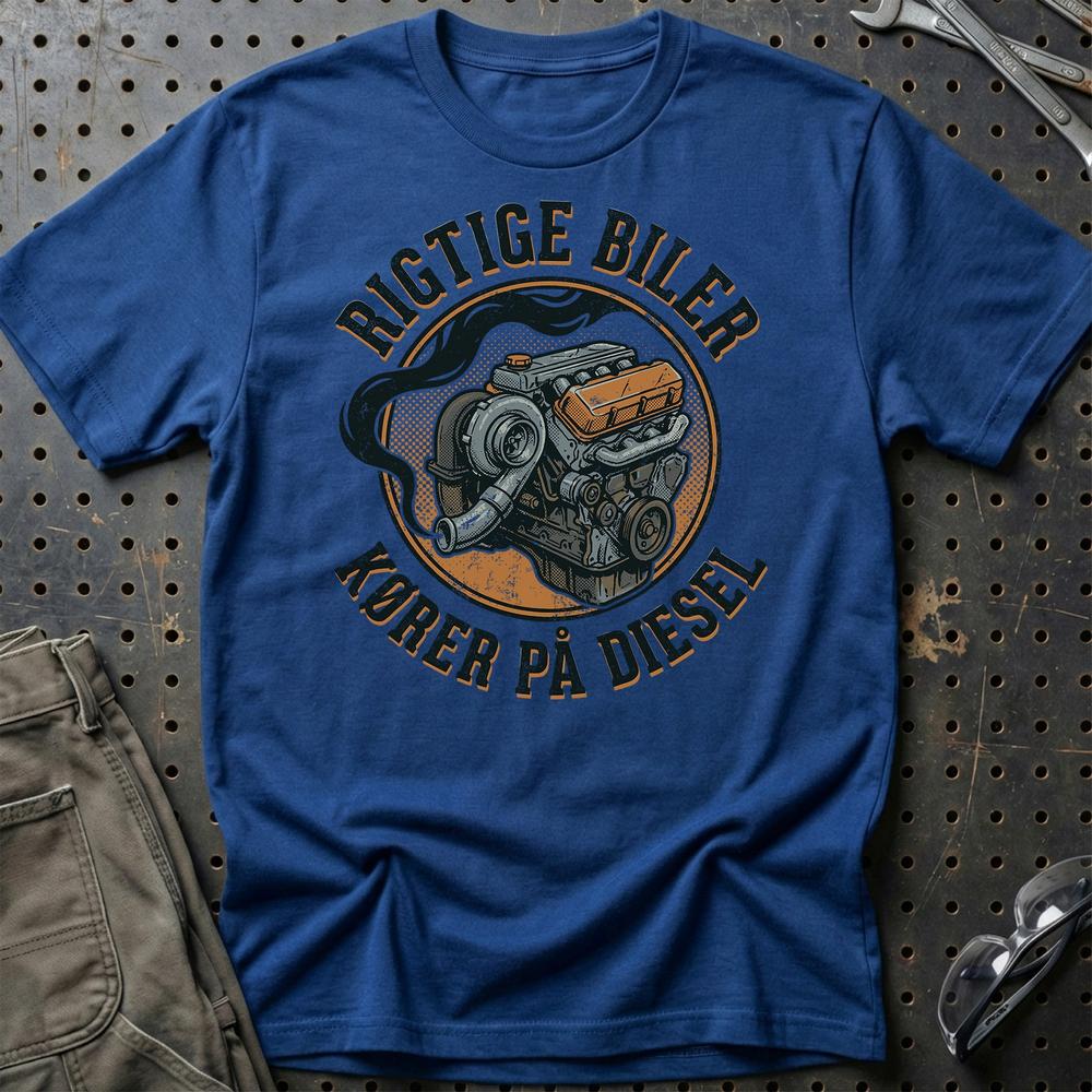 Rigtige Biler Kører På Diesel - Unisex T-Shirt , Bomuld-Beklædning-Garage Culture-Blå Royal-S-Garage Culture Shop- garage - man cave - merchandise