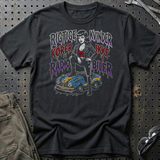 Rigtige Kvinder Kører Ikke I Radiobiler - Unisex T-Shirt , Bomuld-Beklædning-Garage Culture-Sort-S-Garage Culture Shop- garage - man cave - merchandise