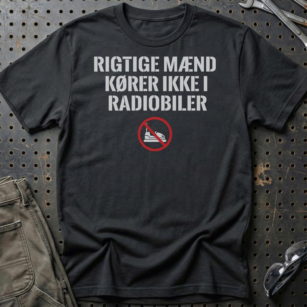 Rigtige Mænd Kører Ikke I Radiobiler T-Shirt-Beklædning-Garage Culture-Sort-S-Garage Culture Shop- garage - man cave - merchandise