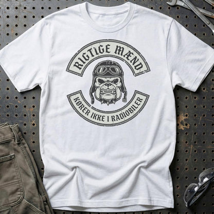 Rigtige Mænd Kører Ikke I Radiobiler - Unisex T-Shirt , Bomuld-Beklædning-Garage Culture-Hvid-S-Garage Culture Shop- garage - man cave - merchandise