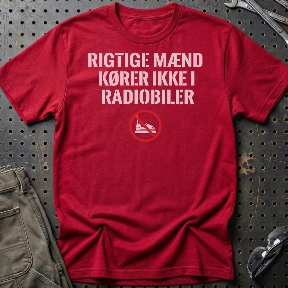 Rigtige Mænd Kører Ikke I Radiobiler - Unisex T-Shirt , Bomuld-Beklædning-Garage Culture-Rød-S-Garage Culture Shop- garage - man cave - merchandise