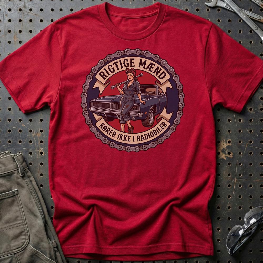 Rigtige Mænd Kører Ikke I Radiobiler - Unisex T-Shirt , Bomuld-Beklædning-Garage Culture-Rød-S-Garage Culture Shop- garage - man cave - merchandise