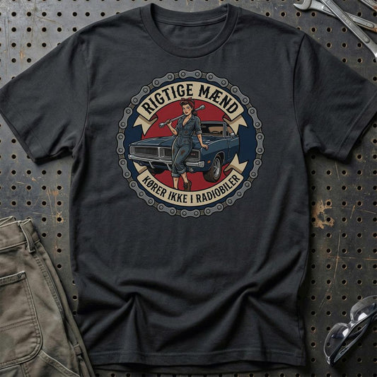 Rigtige Mænd Kører Ikke I Radiobiler - Unisex T-Shirt , Bomuld-Beklædning-Garage Culture-Sort-S-Garage Culture Shop- garage - man cave - merchandise