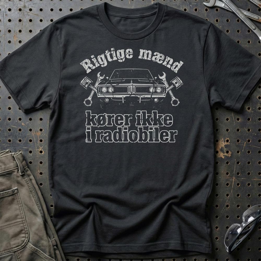 Rigtige Mænd Kører Ikke I Radiobiler - Unisex T-Shirt , Bomuld-Beklædning-Garage Culture-Sort-S-Garage Culture Shop- garage - man cave - merchandise
