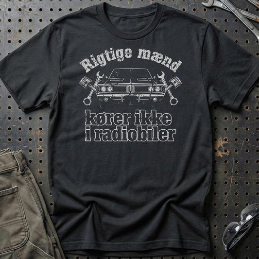 Rigtige Mænd Kører Ikke I Radiobiler - Unisex T-Shirt , Bomuld-Beklædning-Garage Culture-Sort-S-Garage Culture Shop- garage - man cave - merchandise