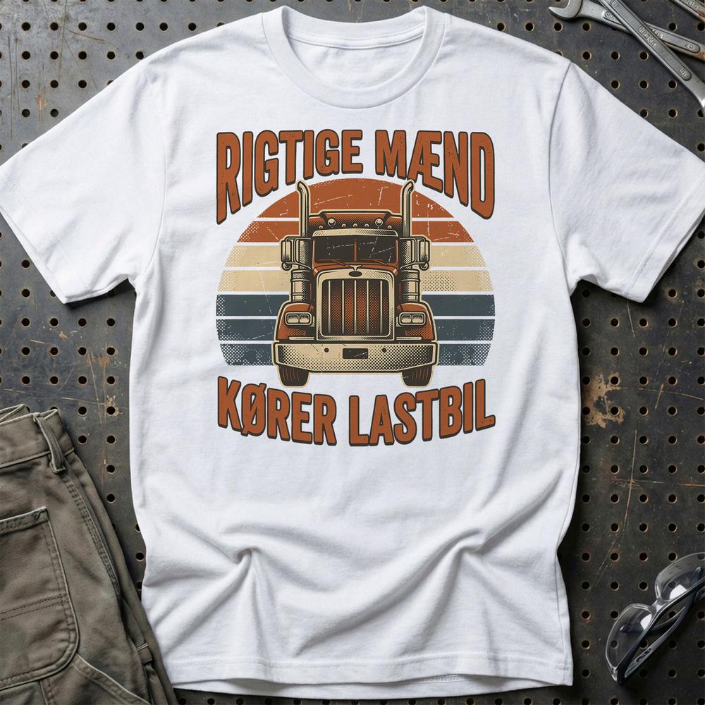 Rigtige Mænd Kører Lastbil T-Shirt-Beklædning-Garage Culture-Hvid-S-Garage Culture Shop- garage - man cave - merchandise