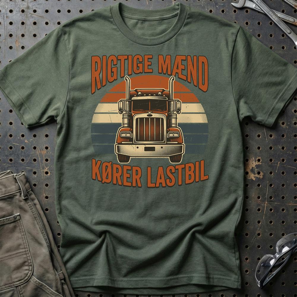 Rigtige Mænd Kører Lastbil T-Shirt-Beklædning-Garage Culture-Grøn Militær-S-Garage Culture Shop- garage - man cave - merchandise