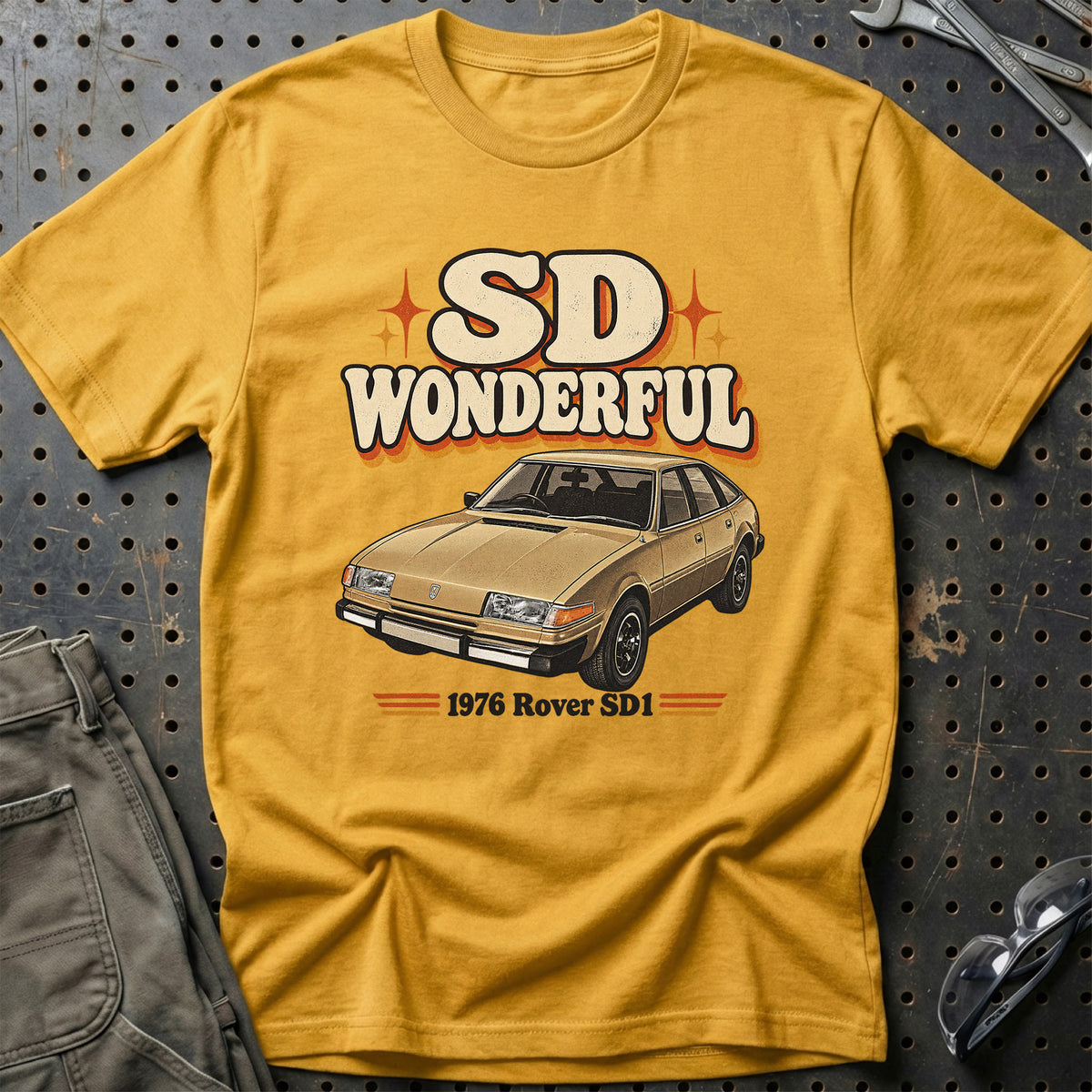 
Rover SD1 1976 – SD Wonderful T-Shirt – Guld