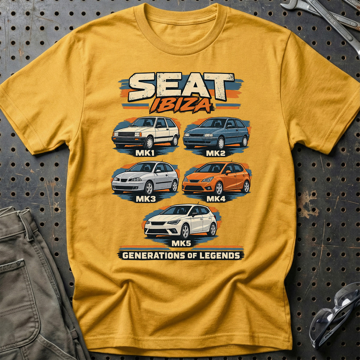 
SEAT Ibiza – Generations of Legends T-Shirt – Guld