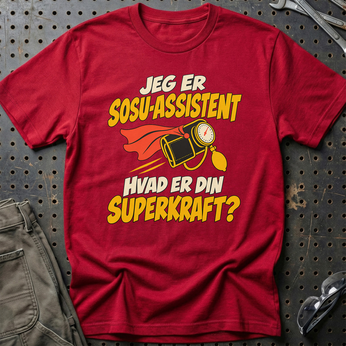 
SOSU-assistent – Hvad er din superkraft? – Unisex T-Shirt – Rød