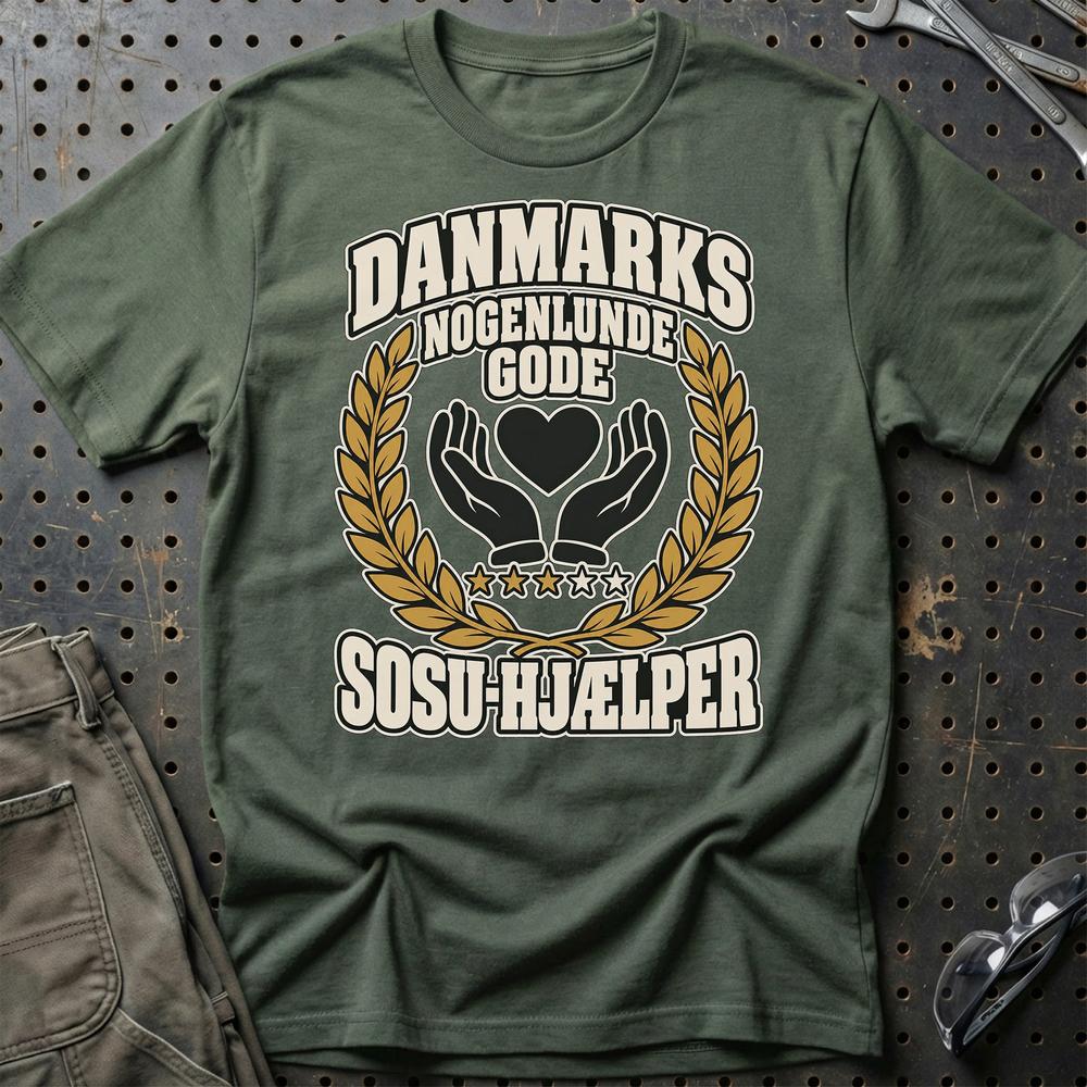 
Produktbillede af SOSU-hjælper – Danmarks Nogenlunde Gode T-Shirt