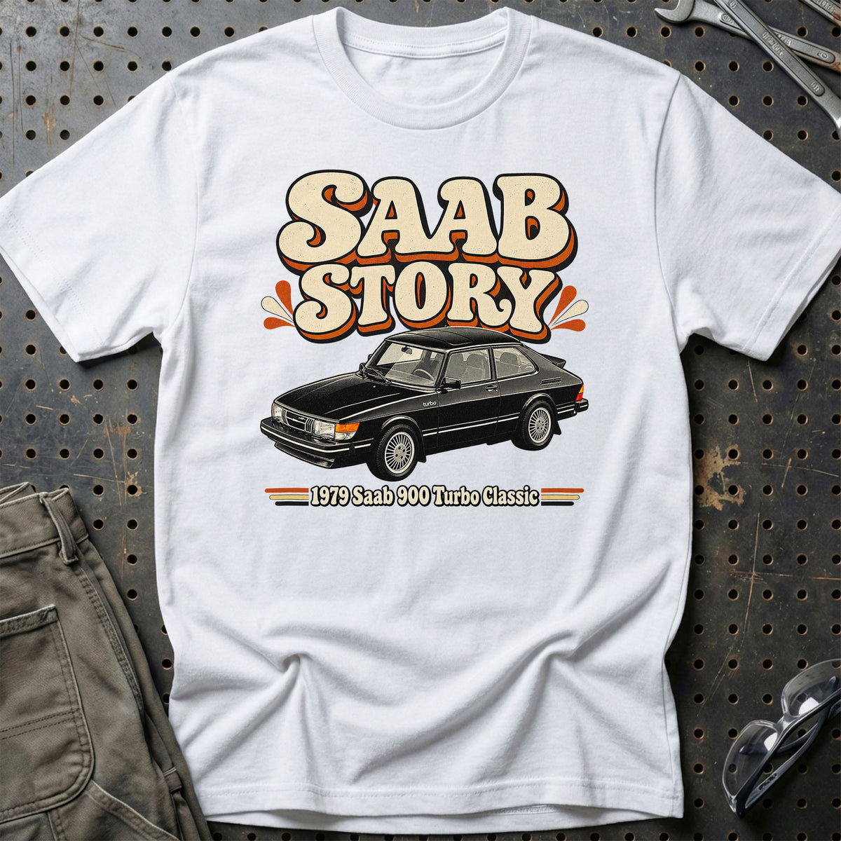 
Saab 900 Turbo Classic 1979 – Saab Story T-Shirt – Hvid