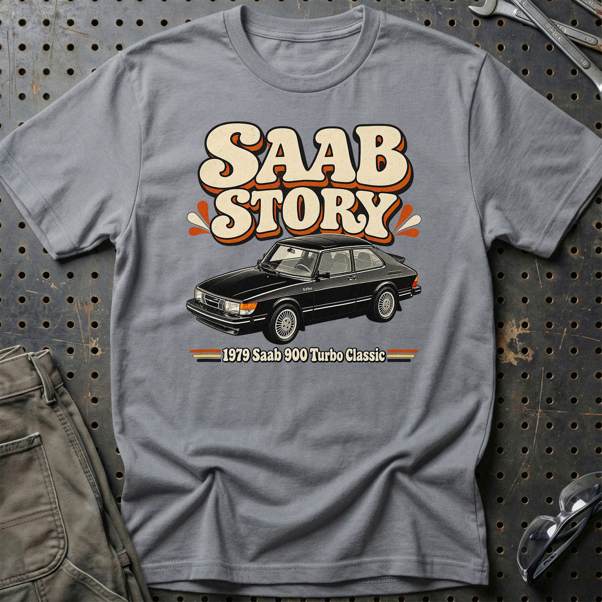 
Saab 900 Turbo Classic 1979 – Saab Story T-Shirt – Grå Sport