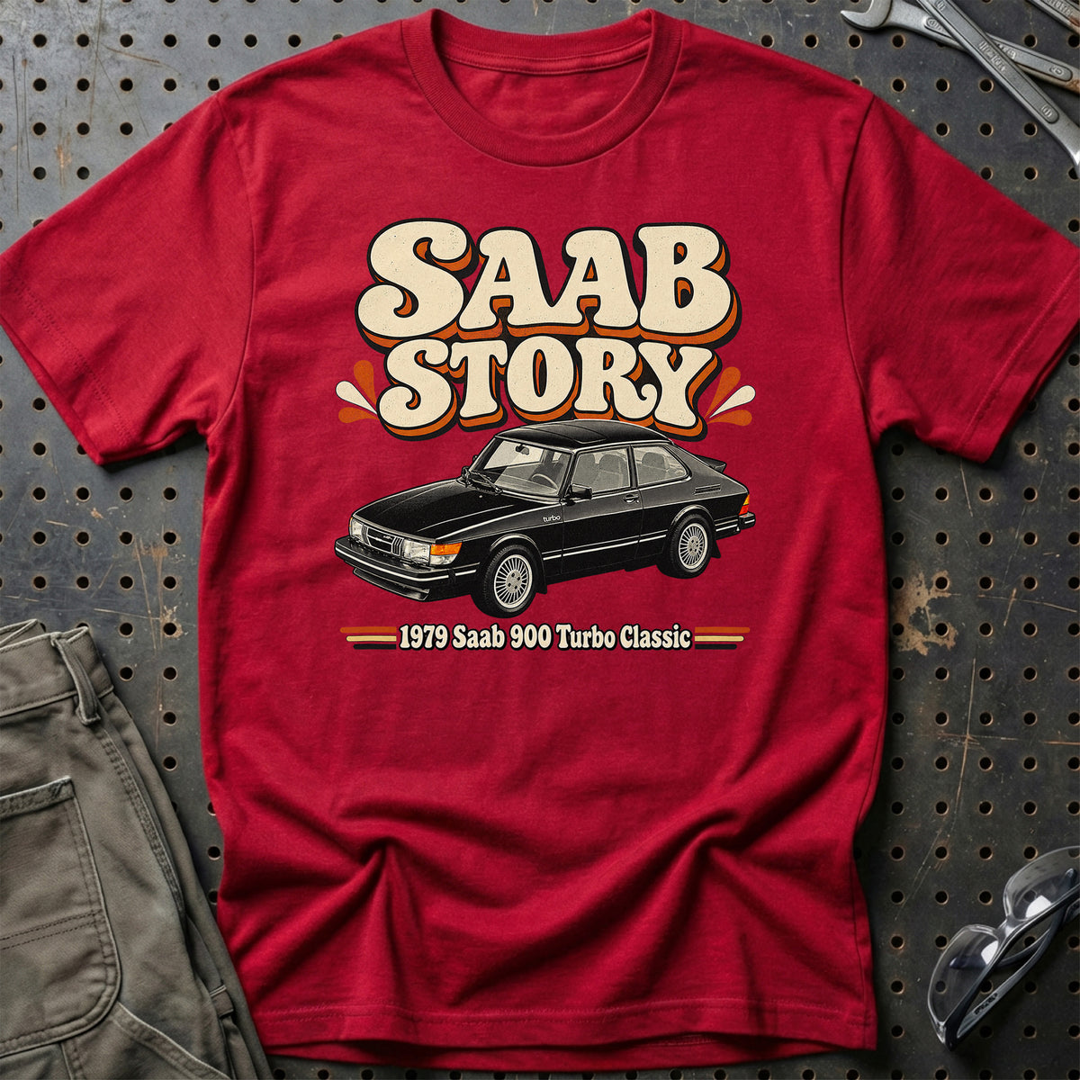 
Saab 900 Turbo Classic 1979 – Saab Story T-Shirt – Rød