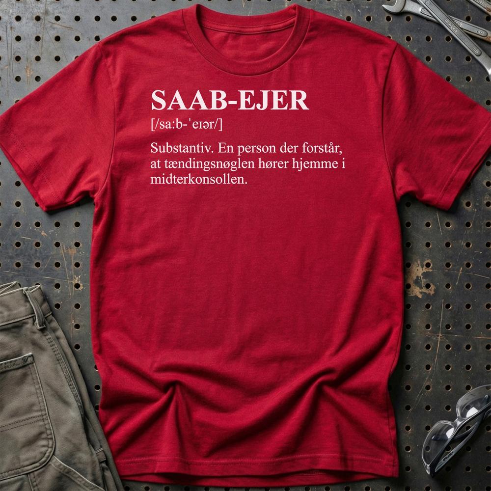 Saab Ejer T-Shirt-Beklædning-SAAB-Rød-S-Garage Culture Shop- garage - man cave - merchandise