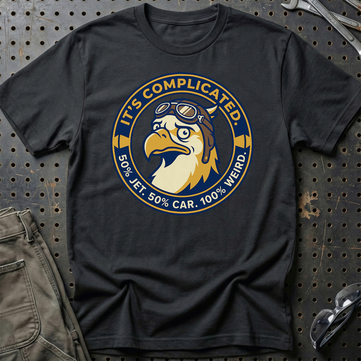 
Saab Its Complicated Unisex T-Shirt – Sort – print foran