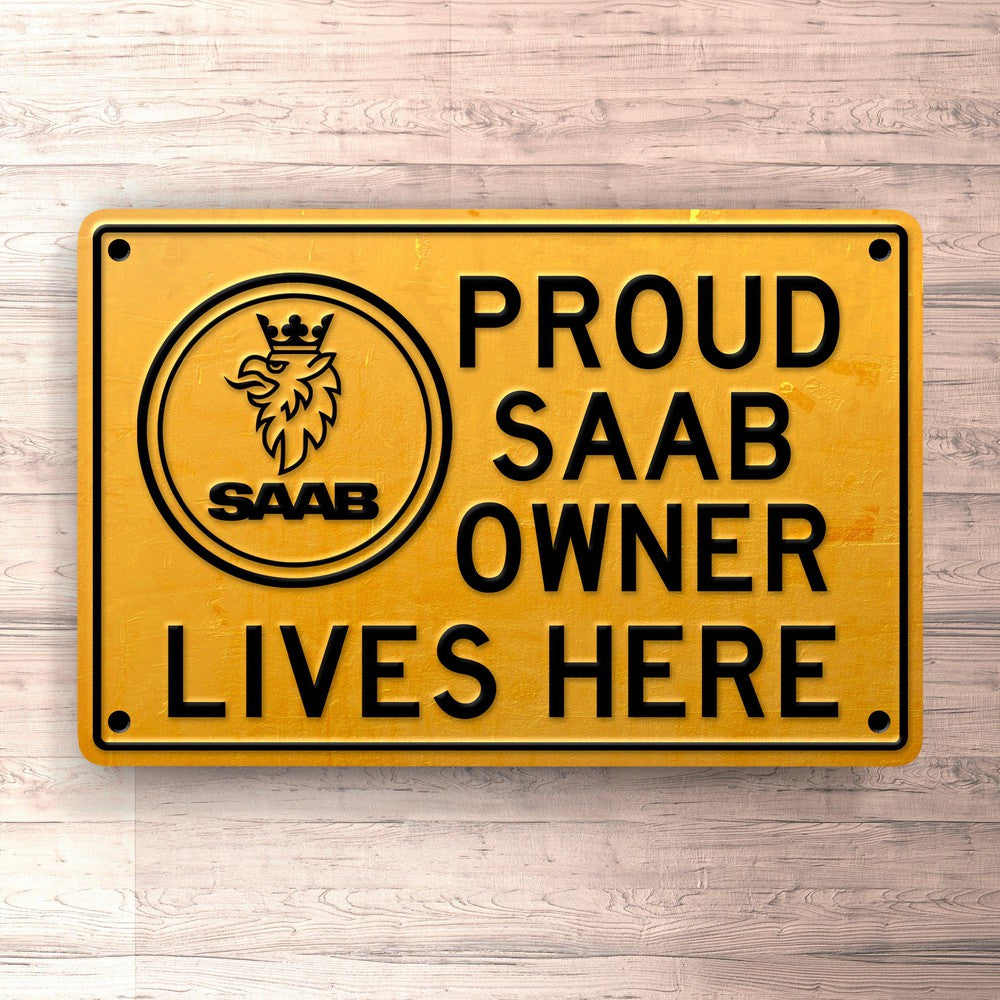 Saab Proud Saab Owner Lives Here Skilte, Musemåtte, Dørmåtte , Plakat-Skilte-Saab-Garage Culture Shop- garage - man cave - merchandise