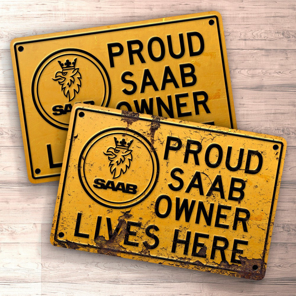 Saab Proud Saab Owner Lives Here Skilte, Musemåtte, Dørmåtte , Plakat-Skilte-Saab-Garage Culture Shop- garage - man cave - merchandise