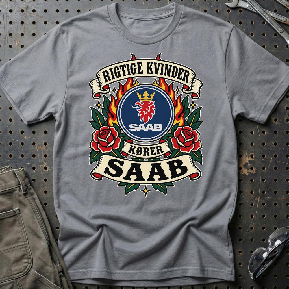 
Produktbillede af Saab Rigtige Kvinder Kører – Roser og Flammer T-Shirt