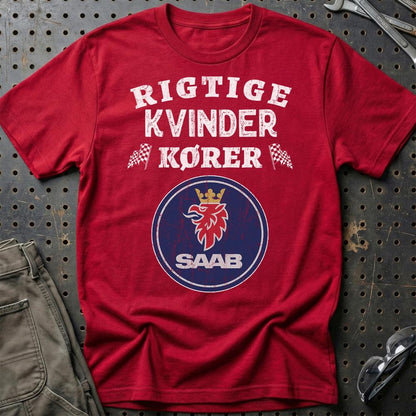 Saab Rigtige Kvinder Kører - Unisex T-Shirt , Bomuld-Beklædning-Saab-Rød-S-Garage Culture Shop- garage - man cave - merchandise