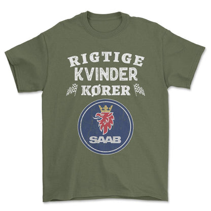 Saab Rigtige Kvinder Kører - Unisex T-Shirt , Bomuld-Beklædning-Saab-Grøn Militær-S-Forside-Garage Culture Shop- garage - man cave - merchandise
