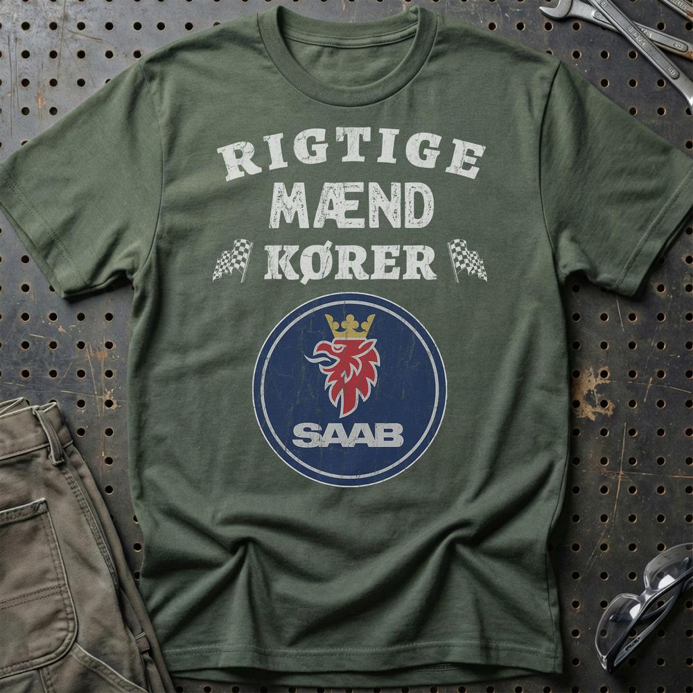 Saab Rigtige Mænd Kører T-Shirt-Beklædning-Saab-Grøn Militær-S-Garage Culture Shop- garage - man cave - merchandise
