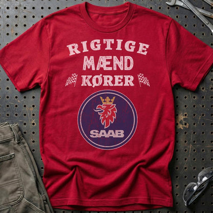 Saab Rigtige Mænd Kører - Unisex T-Shirt , Bomuld-Beklædning-Saab-Rød-S-Garage Culture Shop- garage - man cave - merchandise