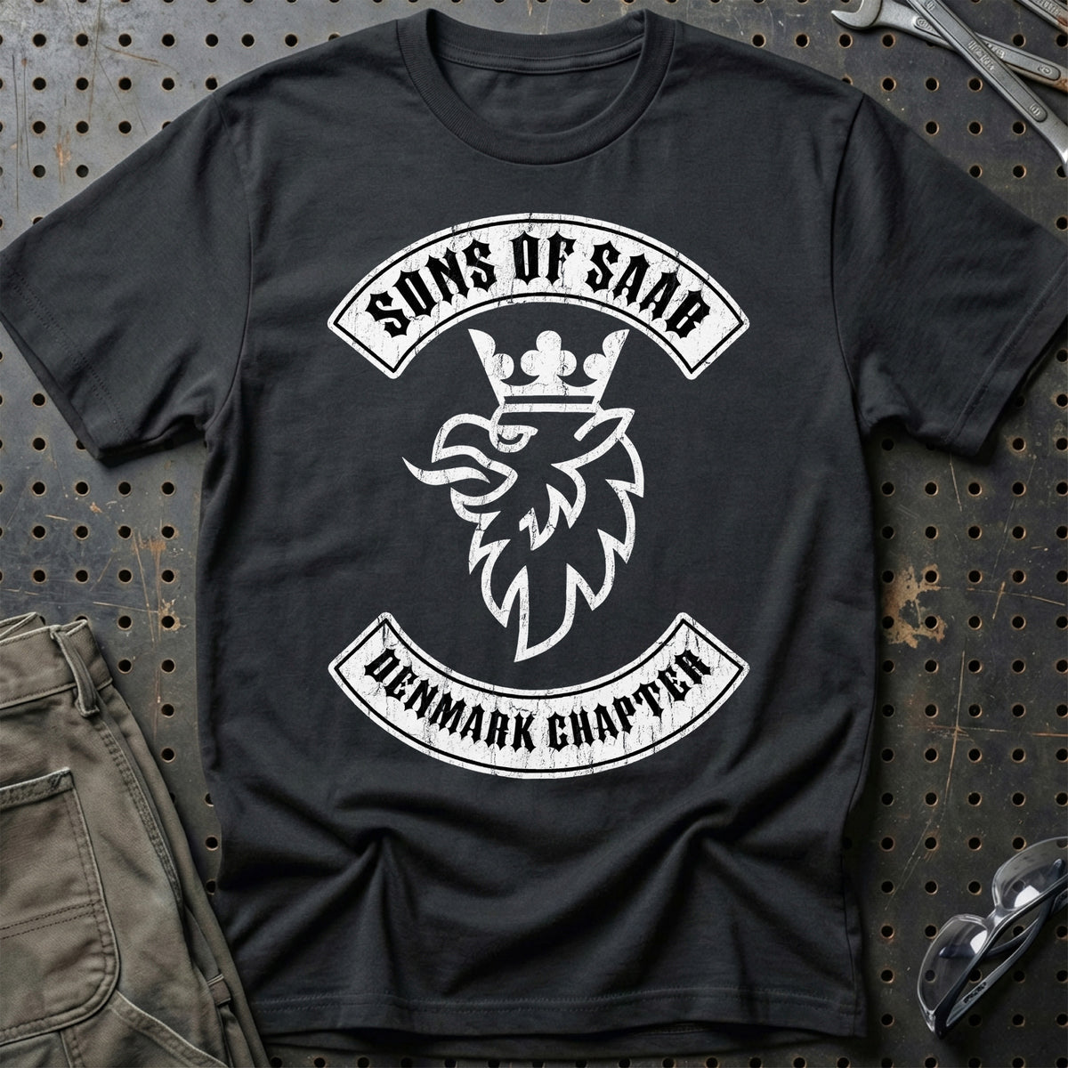 
Saab Sons Of Saab Denmark Chapter Unisex T-Shirt – Sort – print foran