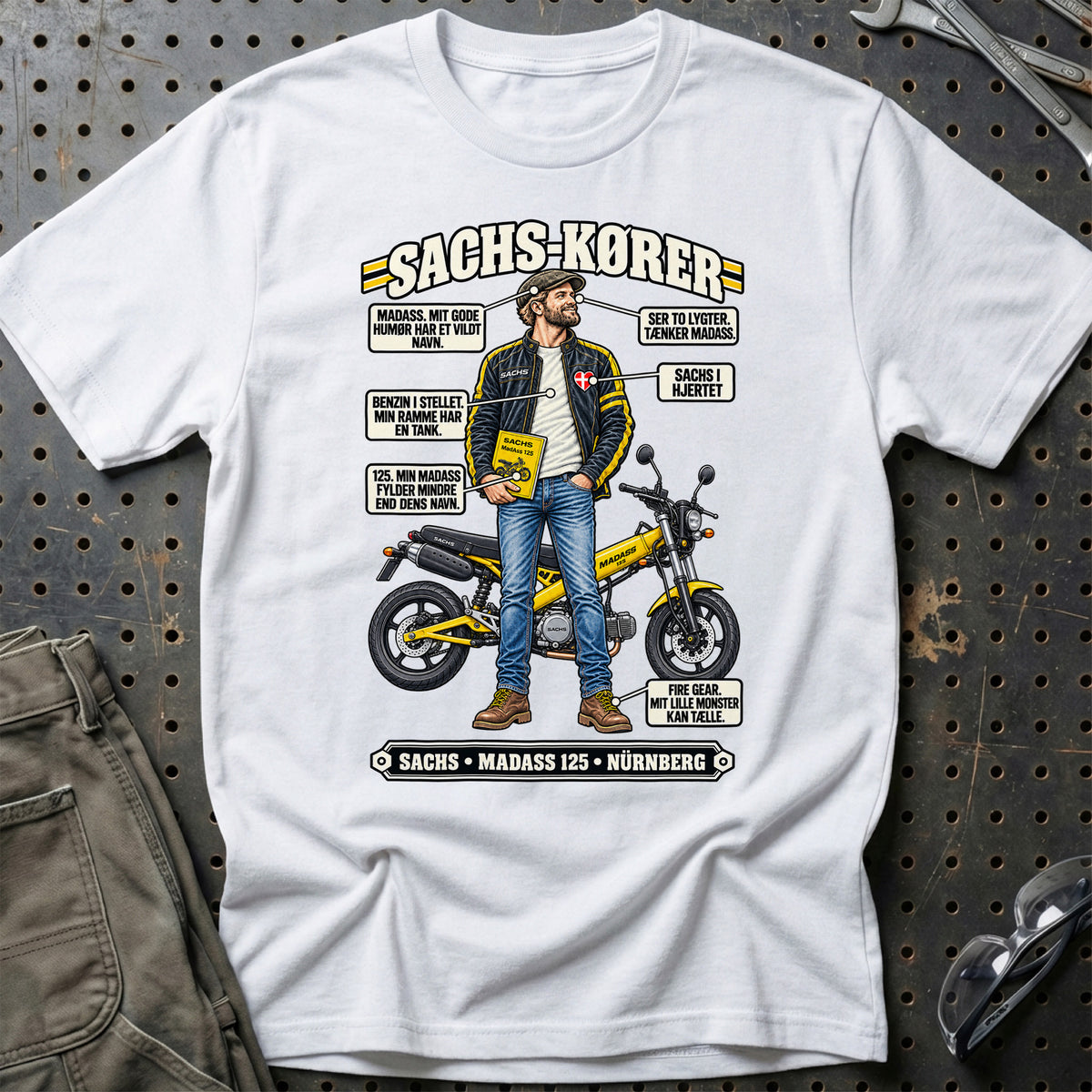 
Sachs-Kører T-Shirt – Hvid