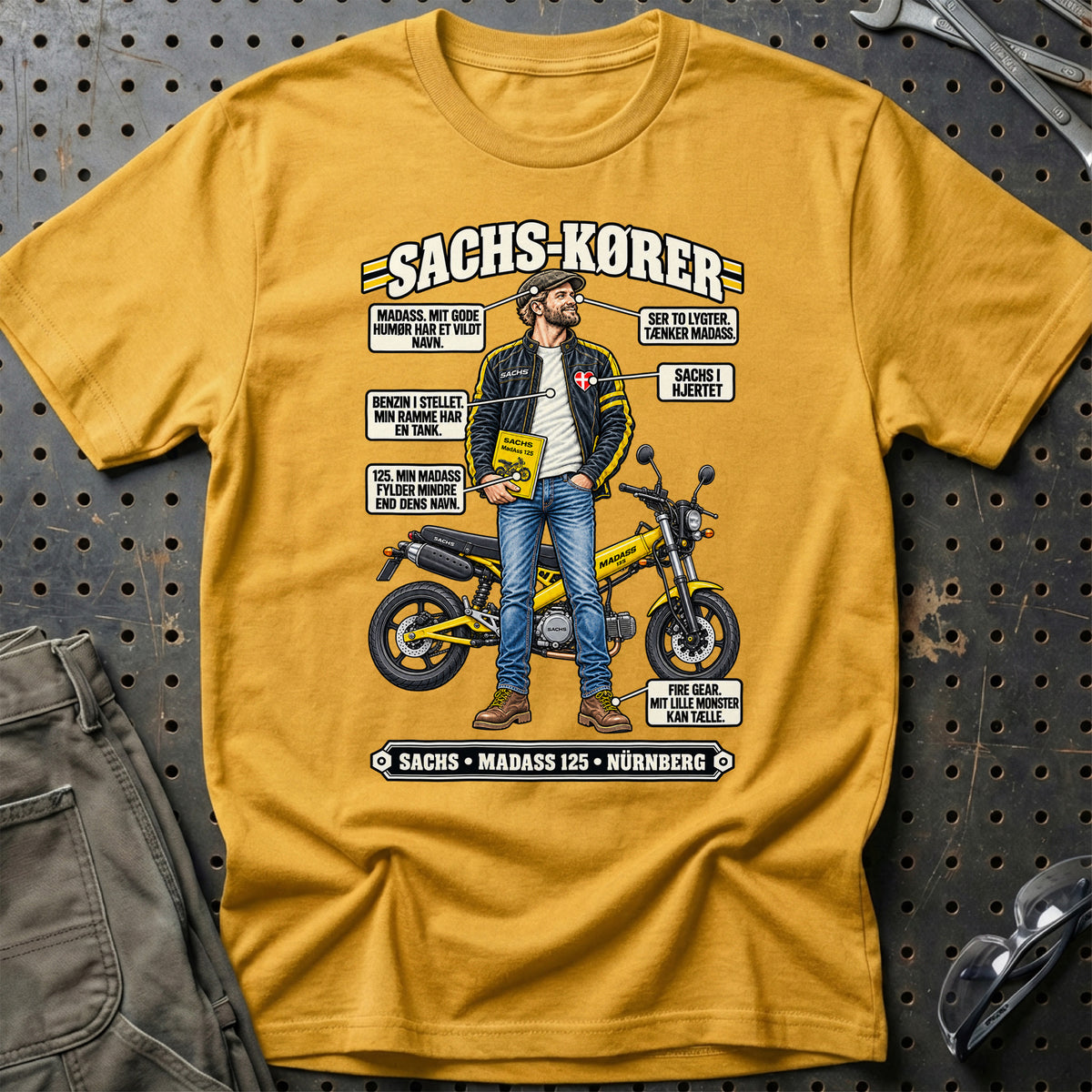 
Sachs-Kører T-Shirt – Guld