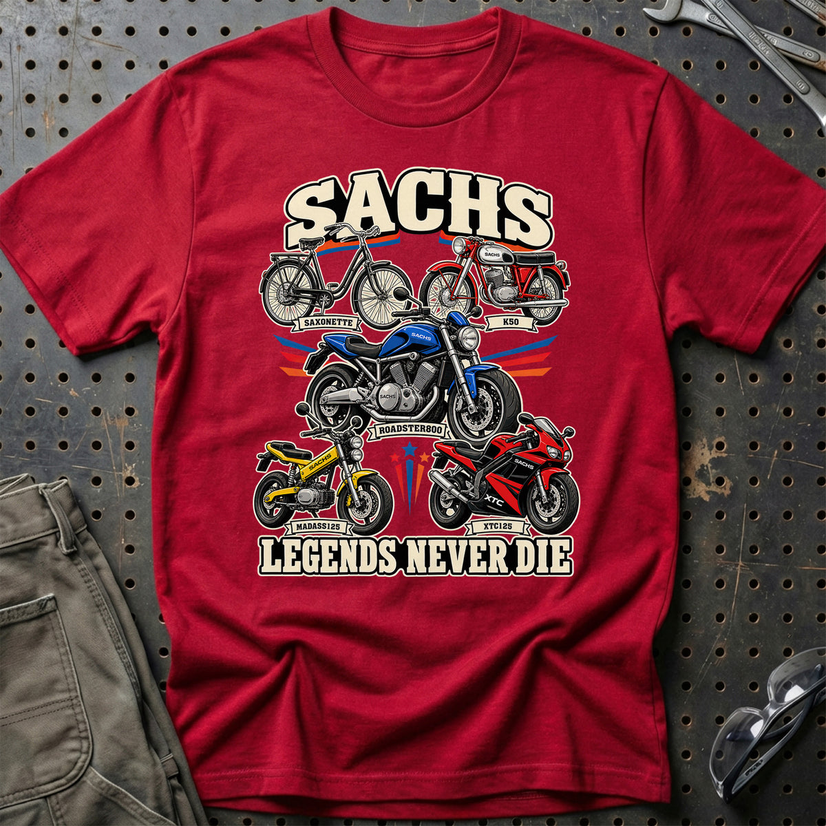 Sachs Legends Never Die T-Shirt-Beklædning-Sachs-Rød-S-Garage Culture Shop- garage - man cave - merchandise