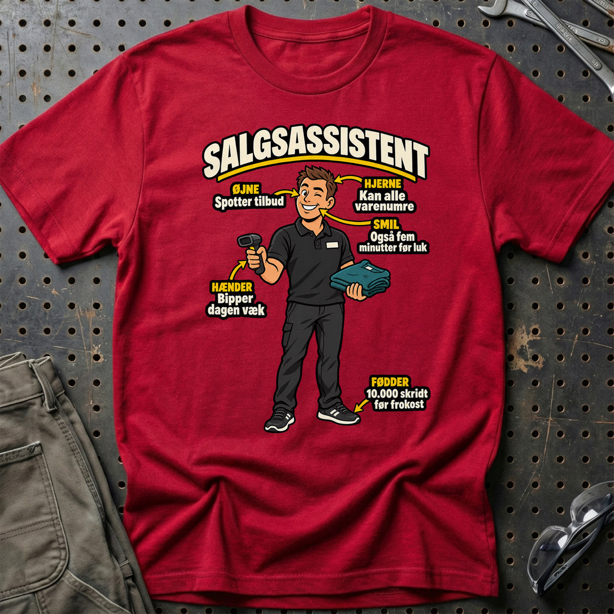 
Salgsassistent Anatomi – Klar til Kassen T-Shirt – Rød – print på forsiden