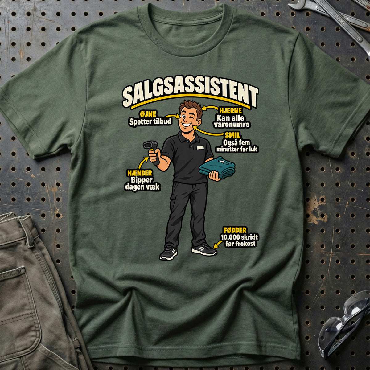 
Salgsassistent Anatomi – Klar til Kassen T-Shirt – Grøn Militær – print på forsiden